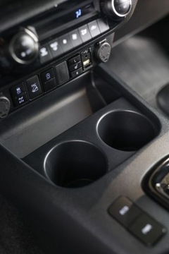 Toyota Hilux VIII Podwójna kabina Facelifting 2.8 D-4D 204KM 2023 Toyota Hilux 2.8 D-4D Double Cab Invincible 4x4 aut 2.8 Diesel 204KM, zdjęcie 22