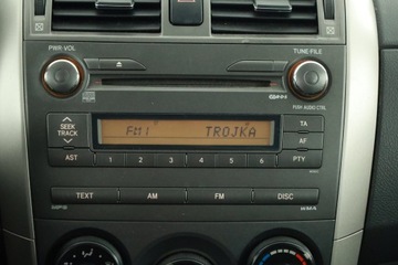 Toyota Corolla X Sedan 1.6 i 16V VVT-i 124KM 2008 Toyota Corolla 1.6 Dual VVT-i, Salon Polska, zdjęcie 9