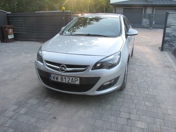 Opel Astra J Sports Tourer Facelifting 1.4 Turbo ECOTEC 140KM 2013 Opel Astra 2013 rok przebieg 85400km, zdjęcie 2