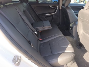 Volvo V60 II  2018 VOLVO V60 Facelifting 2.0 T3 DRIVE-E 152KM, Manual, 2x Klucz, zdjęcie 8