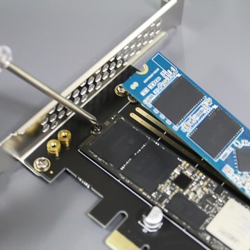 Адаптер «2 в 1» с M.2 на PCIe 4.0 X4 для одного твердотельного накопителя M.2 NVMe и одного твердотельного накопителя M.2 SATA