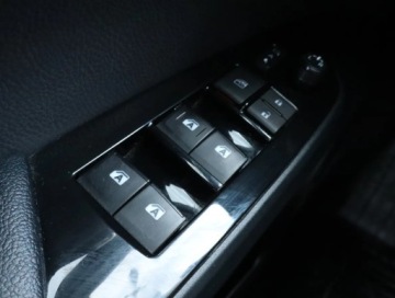 Toyota Prius IV Hatchback 1.8 Hybrid 122KM 2017 Toyota Prius 1.8 PHV, Serwis ASO, Automat, Skóra, zdjęcie 16