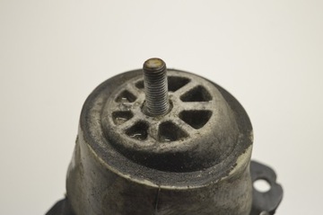 7L8.199.131.A AUDI ULOŽENÍ MOTORU PRAVÁ