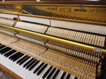 PIANINO KOREA** ROYALE U115 ** BRĄZ POLIESTER LATA 90