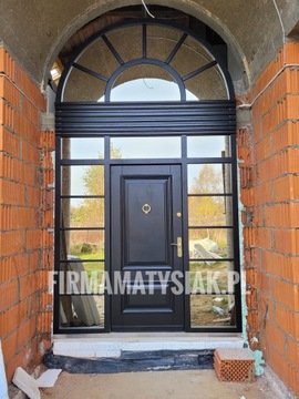 ВНЕШНИЕ ДЕРЕВЯННЫЕ ДВЕРИ, ЧЕРНЫЕ, скошенные