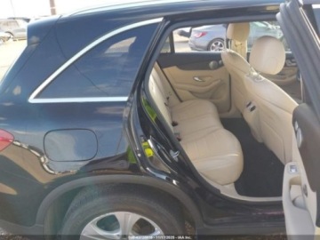 Mercedes GLC C253 2018 Mercedes-Benz GLC 2018 r., 2,0L 300 4MATIC 2.0 Benzyna 241KM, zdjęcie 10