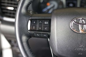 Toyota Hilux VIII Podwójna kabina Facelifting 2.8 D-4D 204KM 2023 Toyota Hilux 2.8 D-4D Double Cab Invincible 4x4 aut 2.8 Diesel 204KM, zdjęcie 16