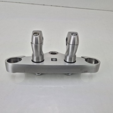 SUZUKI INTRUDER VL 800 C 09- 18- PÓŁKA GÓRNA KIEROWNICY