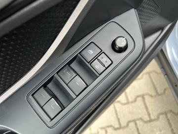 Toyota C-HR I Crossover Facelifting 1.8 Hybrid 122KM 2023 Toyota C-HR 1.8 Hybrid GPF Comfort, zdjęcie 19