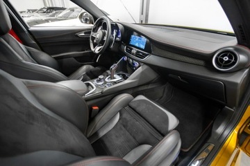 Alfa Romeo Giulia II Sedan Facelifting 2.9 Turbo 510KM 2022 Alfa Romeo Giulia Quadrifoglio 510 KM. FV 23%., zdjęcie 23
