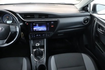 Toyota Auris II Hatchback 5d Facelifting 1.33 Dual VVT-i 99KM 2018 Toyota Auris 1.3 Dual VVT-i, Salon Polska, Navi, zdjęcie 7
