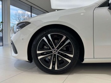 Mercedes CLA C118/X118 Shooting Brake Facelifting 1.3 180 136KM 2024 Mercedes-Benz CLA Shooting Brake Pakiet Parkowania Nawigacja MBUX Premiu, zdjęcie 17