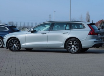 Volvo V60 II  2024 Volvo V60 2,0T 177 aut Hak Ogrz,Kier.+4xFotele Kamera DVD DAB NFC perła ACC, zdjęcie 35