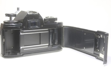 Пленочная зеркальная камера Nikon EM 35 мм + Zoom-Nikkor 35–135 мм F/3,5–4,5 Ai-s