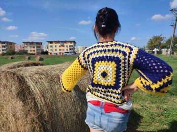 Miękki sweterek na szydełku handmade boho hippie