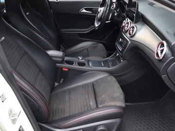 Mercedes CLA C117 Shooting Brake Facelifting 1.6 200 156KM 2017 Mercedes CLA 200, Salon Polska, Automat, Skóra, zdjęcie 8