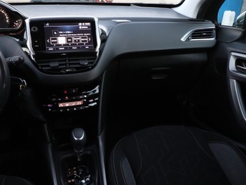 Peugeot 2008 I SUV Facelifting 1.2 PureTech 110KM 2017 Peugeot 2008 1.2 PureTech, Salon Polska, zdjęcie 7