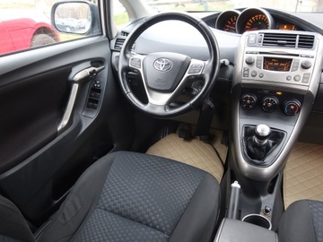 Toyota Verso Minivan 2.0 D-4D 126KM 2009 Toyota Verso 2.0 D-4D, Klima, Tempomat, zdjęcie 6