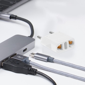 UNIWERSALNY ADAPTER WTYCZKI PODRÓŻNEJ USA, UE