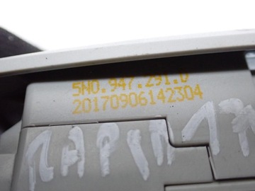LAMPA INTERIÉR KABINY ORIGINÁLNÍ 5N0947291D SKODA RAPID 17R