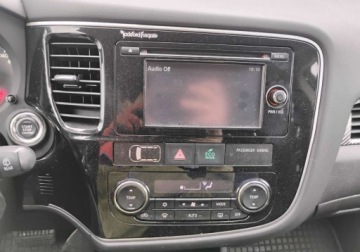 Mitsubishi Outlander III 2013 Mitsubishi Outlander 2013r, 2.0 Benzyna. 4x4. AUTOMAT Uszkodzony tyl i lek, zdjęcie 12