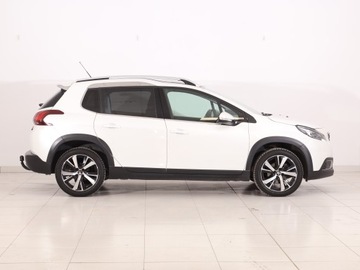 Peugeot 2008 I SUV Facelifting 1.2 PureTech 110KM 2019 Peugeot 2008 1.2 PureTech, Salon Polska, zdjęcie 5