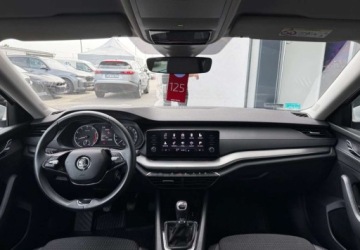 Skoda Octavia IV Liftback 1.5 TSI EVO 150KM 2022 Skoda Octavia Reflektory LED Kamera Keyless Lane Assist Salon PL FVAT, zdjęcie 16