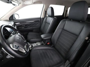 Mitsubishi Outlander III SUV PHEV Facelifting 2017 2.0 203KM 2017 Mitsubishi Outlander FV23% 4x4 PHEV full LED, zdjęcie 12