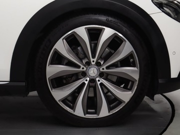 Mercedes Klasa E W213 All-Terrain 2.0 220d 194KM 2017 Mercedes E E 220 d 4MATIC, 1. Właściciel, zdjęcie 13