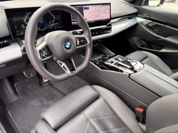BMW Seria 5 G90-91 Touring 2.0 520d 197KM 2025 BMW 520 BMW 520 M Pakiet,M Pro,komfort,IconicGlow,, zdjęcie 9