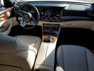 Mercedes Klasa E W213 2019 Mercedes-Benz Klasa E 2019 MERCEDES-BENZ E 300 4MATIC 2.0 Benzyna 255KM, zdjęcie 8
