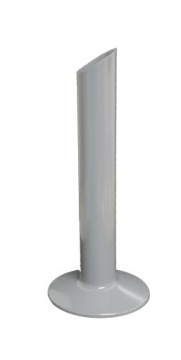 прозрачная пластиковая ваза красного цвета, 20 см.