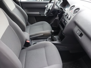Volkswagen Caddy III Kombi Facelifting 1.6 TDI 102KM 2011 VW Caddy 1.6 TDI, Klima, Tempomat, Parktronic,ALU, zdjęcie 8
