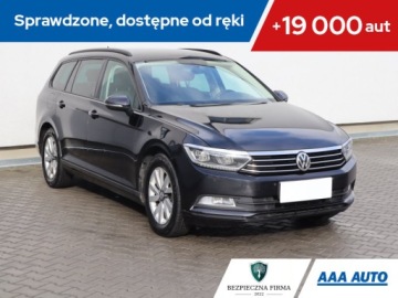 Volkswagen Passat B8 Variant 1.6 TDI 120KM 2015 VW Passat 1.6 TDI, Salon Polska, Navi, Klima