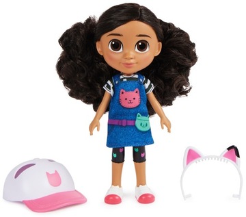 GABI'S CAT HOUSE КУКЛА ГАББИ В ПУТЕШЕСТВИИ В ШАПКЕ И ПОВЯЗКЕ НА ГОЛОВУ С КОШАЬИМИ УШАМИ 20 СМ