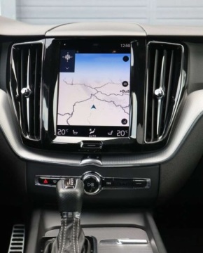 Volvo XC60 II Crossover T6 310KM 2018 Volvo XC 60 T6 AWD 310KM R-Design 2.0 Benzyna 310KM, zdjęcie 11