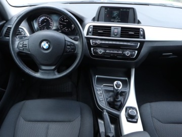 BMW Seria 1 F20-F21 Hatchback 5d Facelifting 2017 118i 136KM 2019 BMW 1 118i, Salon Polska, Klima, Klimatronic, zdjęcie 6