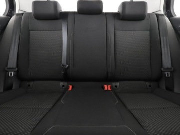 Volkswagen Golf VII Hatchback 3d Facelifting 1.0 TSI 85KM 2019 Volkswagen Golf klimatyzacja czujniki parkowania, zdjęcie 17