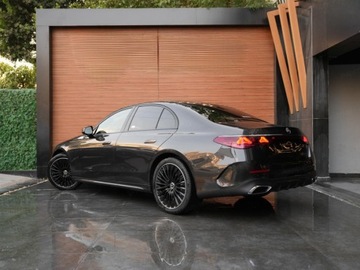 Mercedes Klasa E W214 Sedan 2.0 220d 197KM 2024 220 d 4-Matic AMG Sedan 2.0 (197KM) 2024, zdjęcie 3
