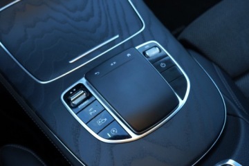 Mercedes Klasa E W213 Limuzyna Facelifting 2.0 E220d 194KM 2021 Mercedes-Benz Klasa E 4Matic Kamera Czujniki park Tempomat Asyst. mart, zdjęcie 21