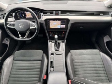 Volkswagen Passat B8 Variant Facelifting 2.0 TDI SCR 150KM 2023 Volkswagen Passat TDI 150KM Elegance LED Matrix Nawigacja Martwe pole, zdjęcie 19