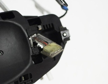 BMW 3 F30 PŘEDNÍ LEVÝ RÁMEC KLIKY DVEŘE 2013