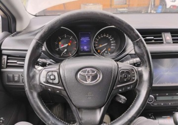 Toyota Avensis III Wagon Facelifting 2015 2.0 D-4D 143KM 2018 Toyota Avensis 2018r 2.0 DIESEL. Lekko uszkodzony prawy przod. VAT 23 brut, zdjęcie 10