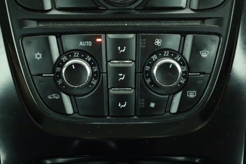 Opel Astra J Sedan 1.4 Turbo ECOTEC 140KM 2015 Opel Astra 1.4 T, Salon Polska, 1. Właściciel, zdjęcie 9