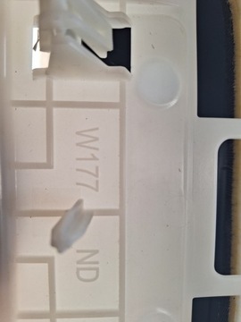 MERCEDES A W177 СНЯТИЕ ЧЕРНОЙ ОБЛИЦОВКИ ПОТОЛКА