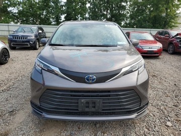 Toyota Sienna III 2022 Toyota Sienna le, 2022r., 4x4, 2.5L 2.5 Hybryda 245KM, zdjęcie 4