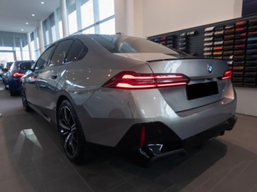 BMW Seria 5 G90-91 2025 BMW Seria 5 540d xDrive Sport Sedan 3.0 (303KM) 2025, zdjęcie 4