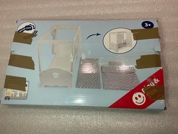 Маленькая деревянная кровать с балдахином ОПИСАНИЕ