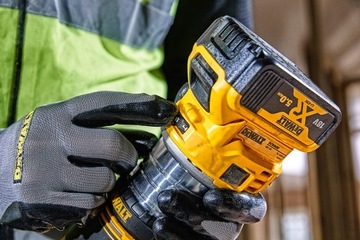 Фрезерный станок 18В 8мм DeWALT DCW604NT