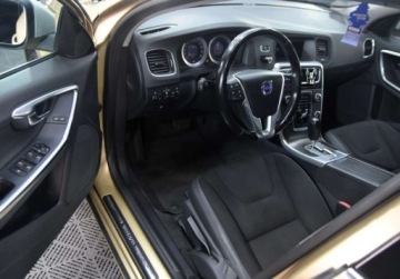 Volvo V60 I Kombi 2.0 D3 163KM 2011 Volvo V60 D3_ Automat_ Hak_ Skory_ Nawigacja_ 2.0 Diesel 163KM, zdjęcie 13